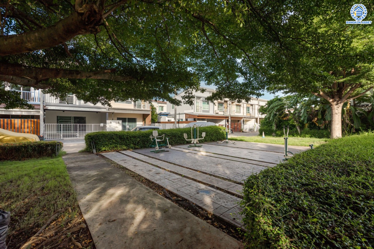 ทาวน์เฮ้าส์มือสองนนทบุรี ม.วิลเลตไลท์ ราชพฤกษ์-ปิ่นเกล้า เนื้อที่ 19.2 ตร.ว. ฟังก์ชัน 3 ห้องนอน 2 ห้องน้ำ จอดรถได้ 2 คัน บนทำเลสะดวกสบาย เดินทางง่าย เข้า-ออกได้หลายเส้นทาง ทั้งทางราชพฤกษ์ กาญจนาภิเษก และนครอินทร์ เพียง 5 นาทีถึงจุดขึ้นทางด่วน "ศรีรัช"...